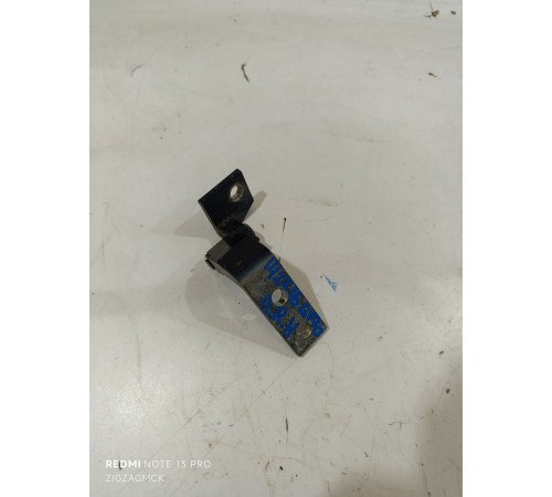 Петля двери передняя правая нижняя 