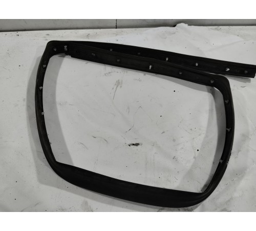 Уплотнитель двери(задний левый)