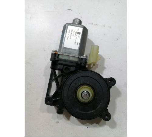 Моторчик стеклоподъемника передний правый