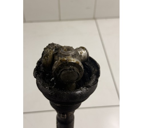 Привод (полуось) передний правый