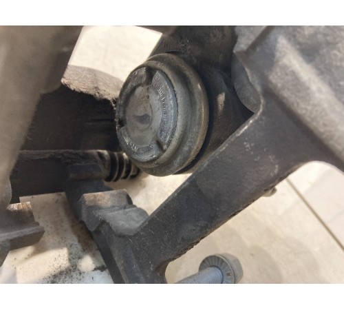 Тормозной суппорт (задний, левый)