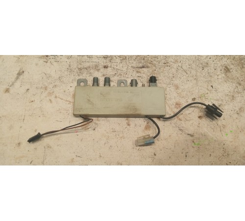 Датчик усилитель антенны левый