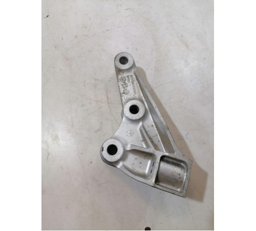 Кронштейн заднего электродвигателя левый