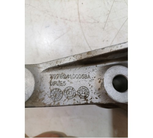 Кронштейн заднего электродвигателя левый