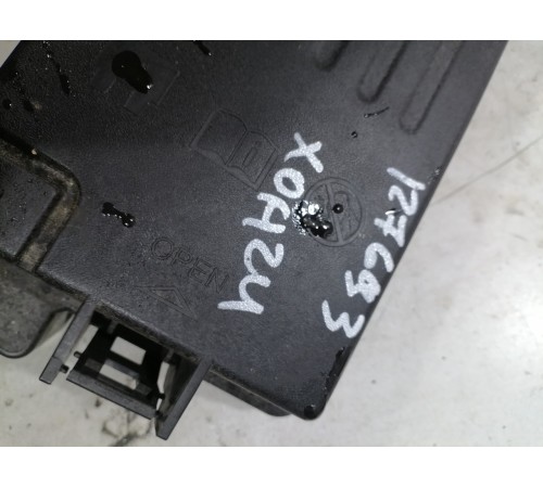 Крышка блока предохранителей