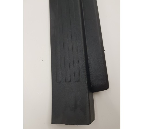 Накладка порога передняя правая