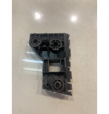 Кронштейн переднего бампера (правый)