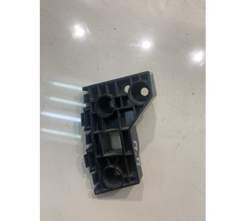 Кронштейн переднего бампера (правый)