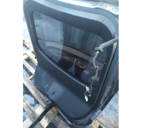 Дверь задняя,хлопушка со стеклом