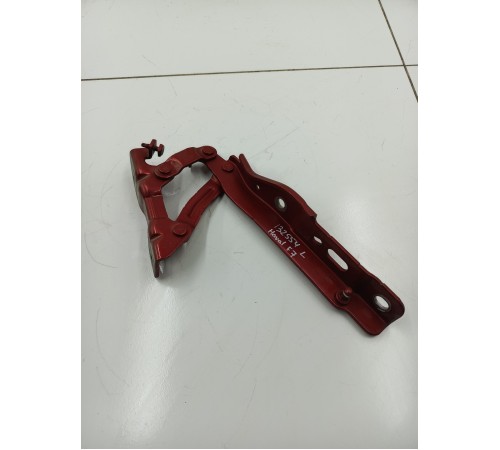 Петля капота Левая