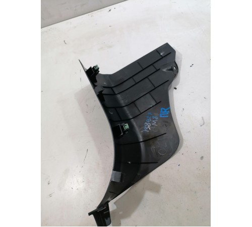 Накладка передней стойки двери правая внутренняя