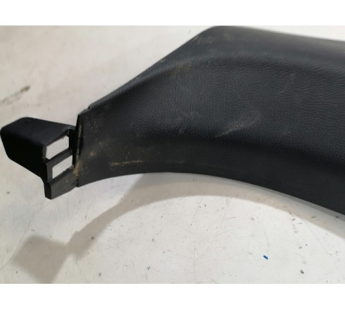 Накладка передней стойки двери правая внутренняя