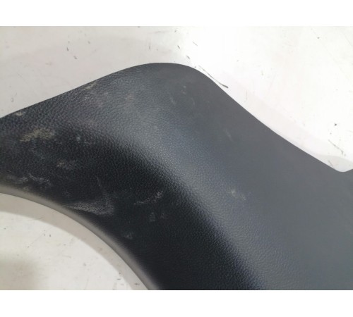 Накладка передней стойки двери правая внутренняя