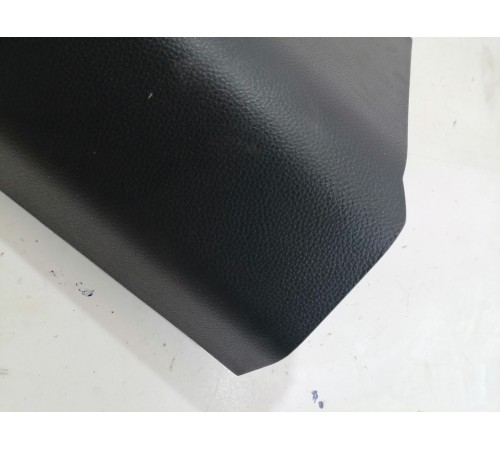 Накладка передней стойки двери правая внутренняя