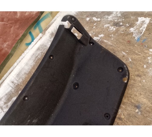 Обшивка крышки багажника