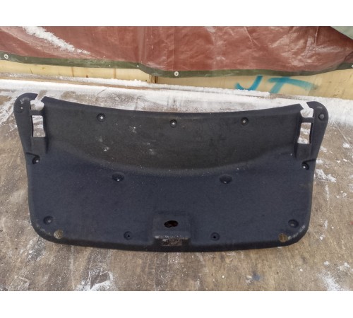 Обшивка крышки багажника