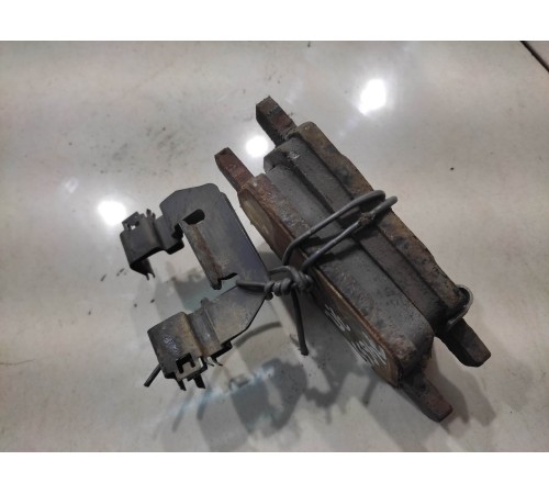 Тормозные колодки (задние правые)