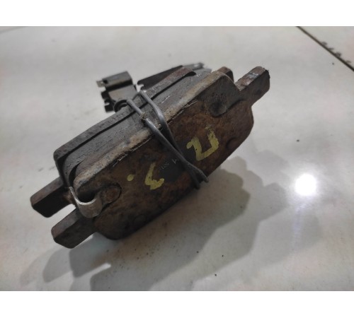 Тормозные колодки (задние правые)