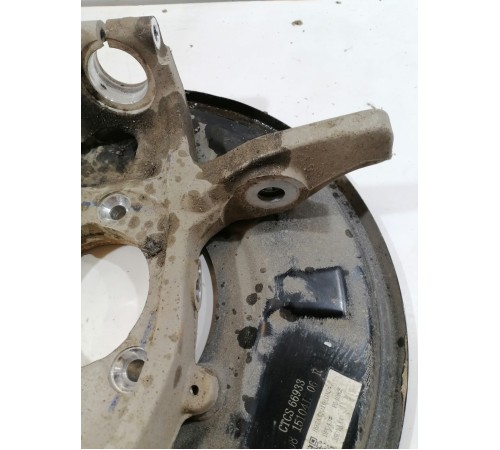 Кулак поворотный передний правый