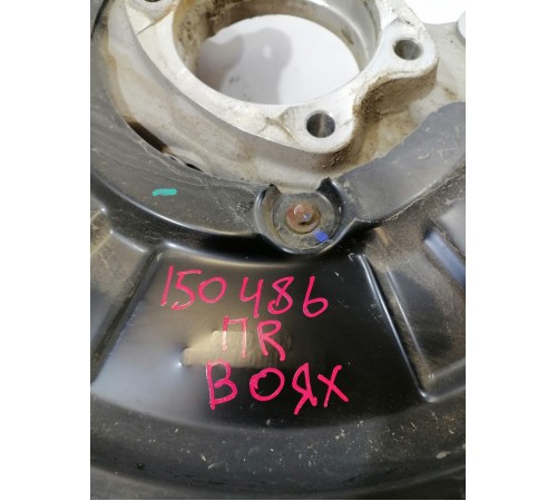 Кулак поворотный передний правый