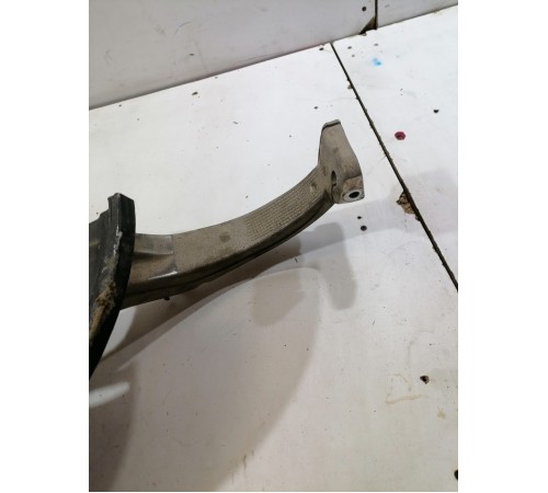 Кулак поворотный передний правый