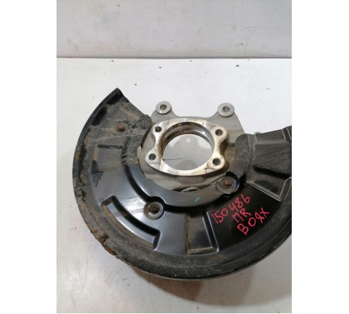 Кулак поворотный передний правый