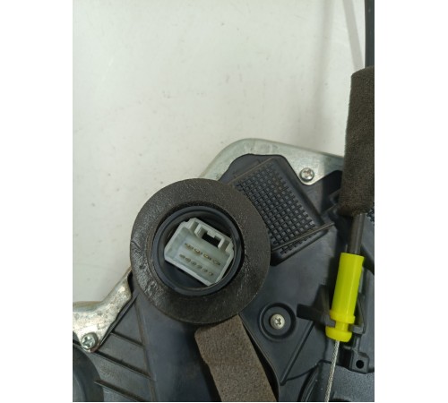 Замок двери передний левый