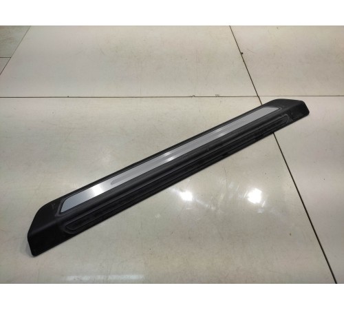 Накладка на порог (передняя, правая)