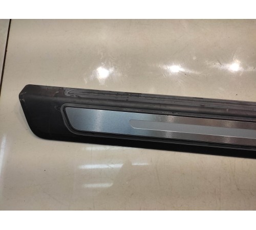 Накладка на порог (передняя, правая)