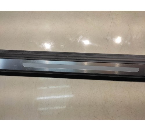 Накладка на порог (передняя, правая)