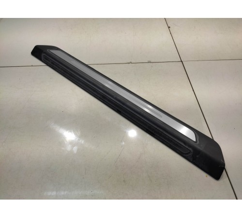 Накладка на порог (передняя, правая)