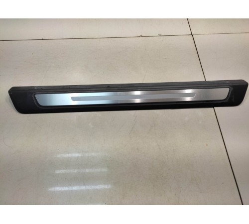 Накладка на порог (передняя, правая)