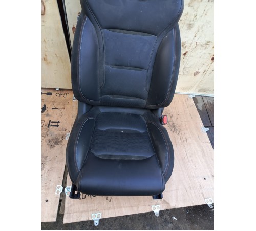 Сиденье переднее правое