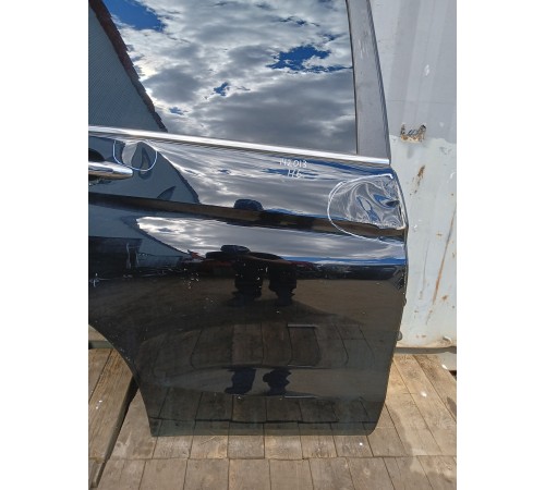 Дверь задняя правая в сборе