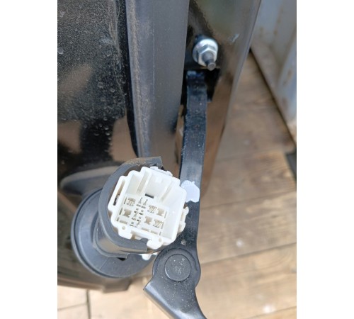 Дверь задняя правая в сборе