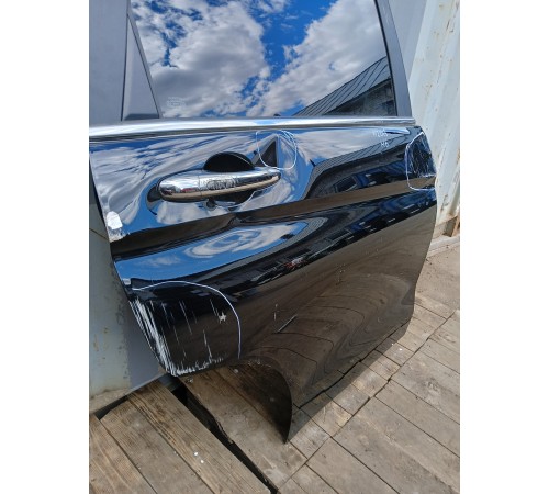 Дверь задняя правая в сборе