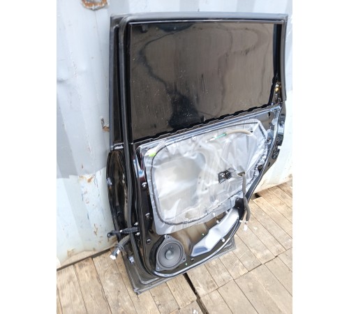 Дверь задняя правая в сборе