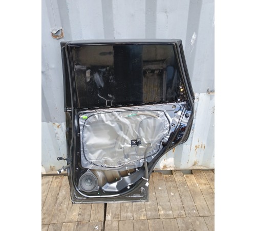 Дверь задняя правая в сборе