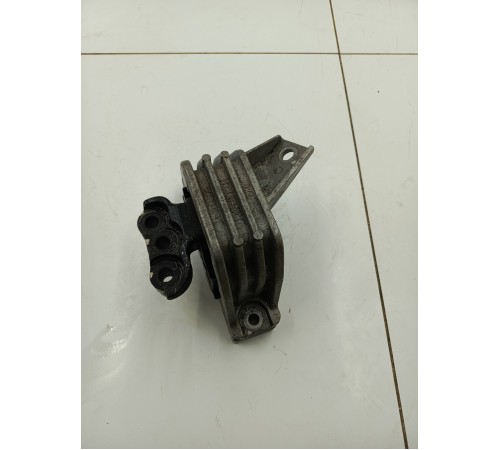 Кронштейн опора двигателя