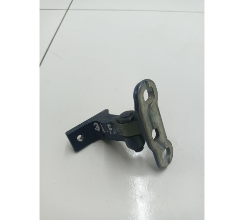 Петля двери задняя левая верхняя