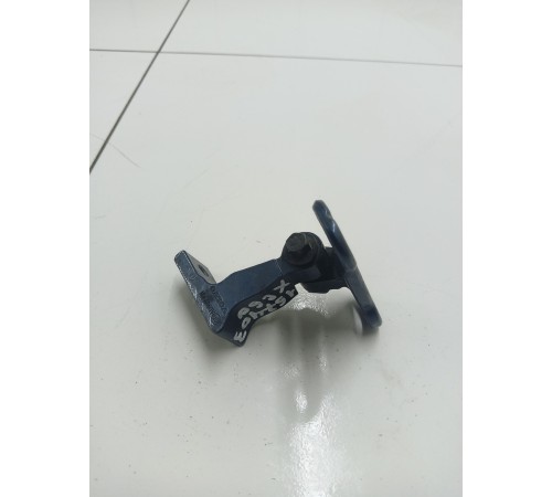 Петля двери задняя левая верхняя