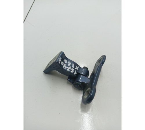 Петля двери задняя левая верхняя