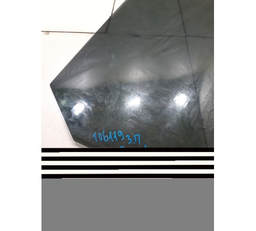 Стекло двери (заднее правое)