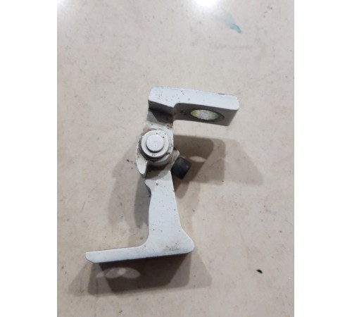 Петля двери(передняя правая верхняя)