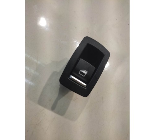 Кнопка стеклоподъемника (задняя, левая)