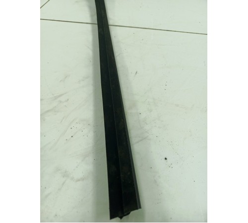 Уплотнитель стекла задний правый внутренний