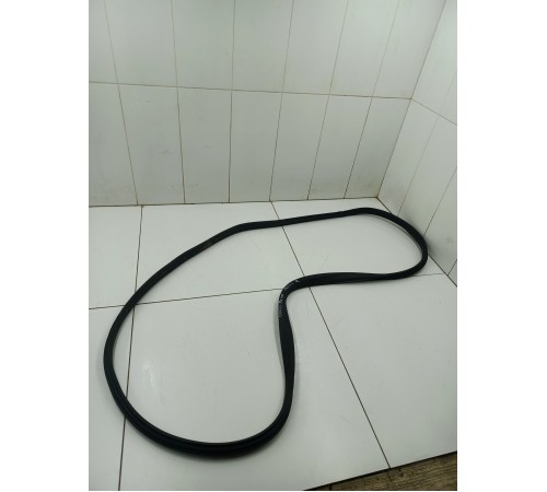 Уплотнитель двери передний правый