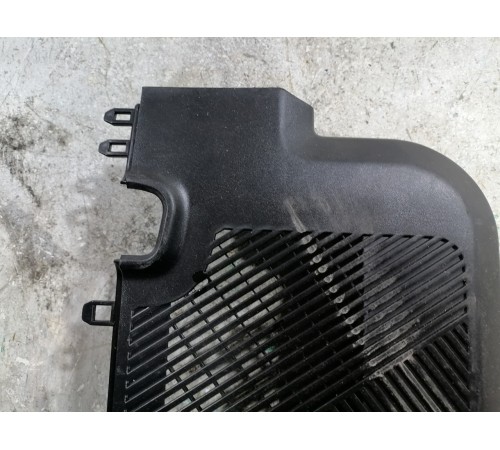 Накладка лобового стекла под датчик дождя правая