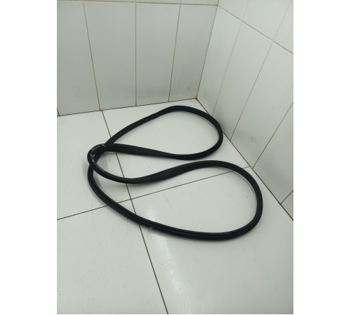 Уплотнитель двери передний правый