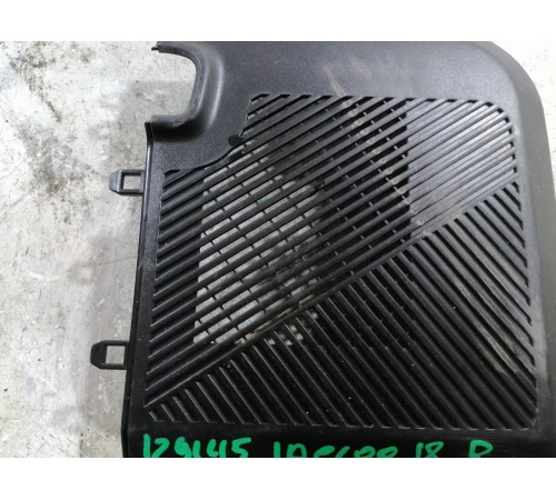 Накладка лобового стекла под датчик дождя правая